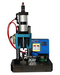 氣動鉚壓機(jī)